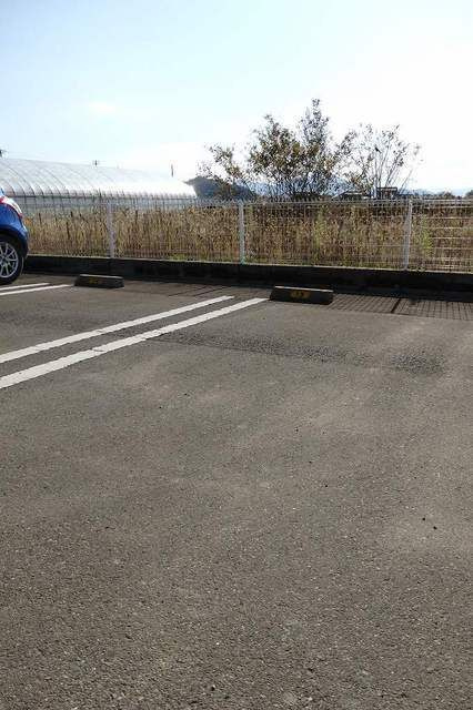レーヴピスト　Ⅳの駐車場