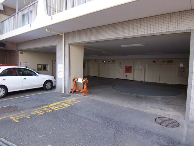 咲見町ハイツの駐車場