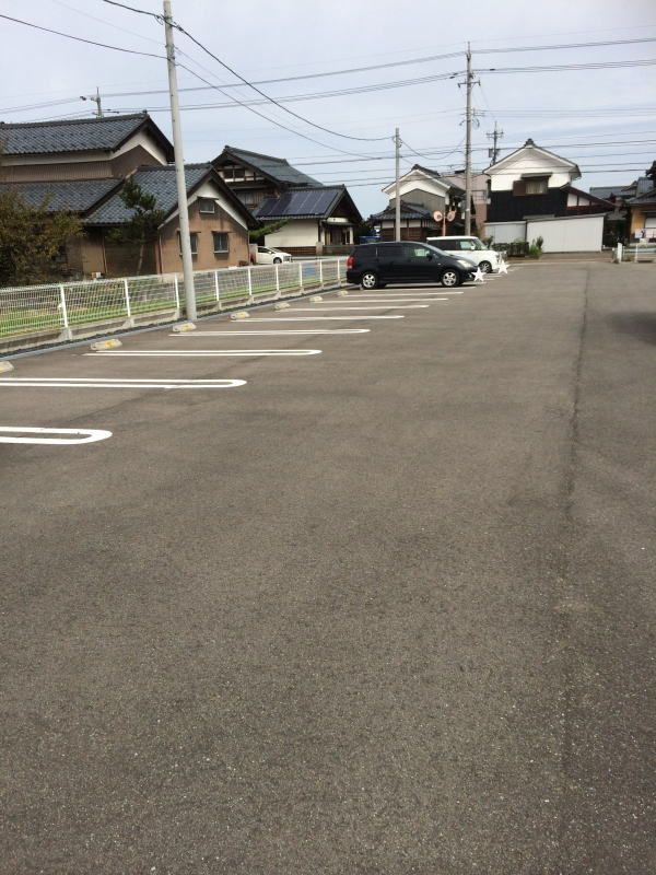 フロ－リッシュ・ヴィラの駐車場