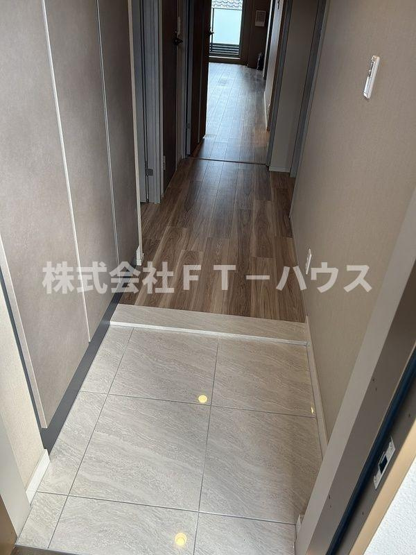 サステナブランシェ本行徳の玄関
