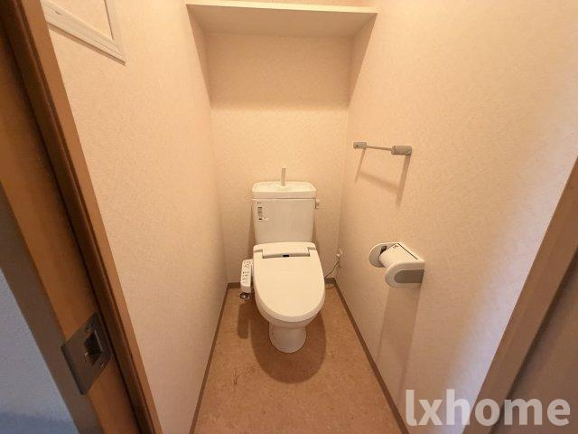 レフィナード茨木のトイレ|ゆったりとした空間のトイレです