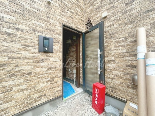 藤沢市高倉のアパートのエントランス