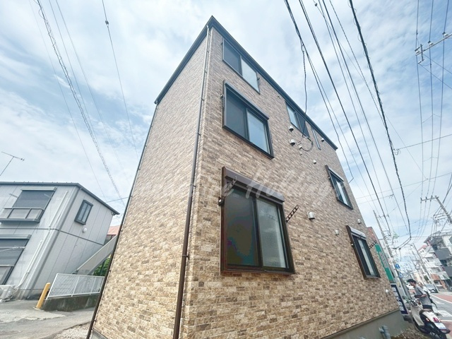 藤沢市高倉のアパートの外観