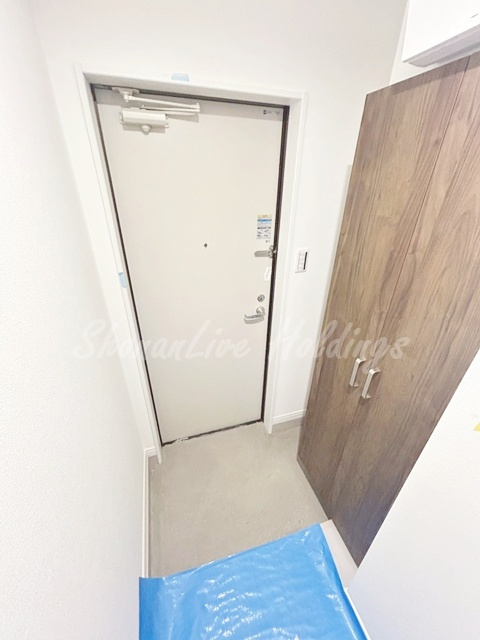 藤沢市高倉のアパートの玄関