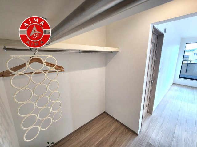 糟屋郡宇美町平和2丁目第1-2棟（1号棟）の収納|洋服や大きな荷物が多い方や人数の多いご家族などは、一般的なクローゼットよりもウォークインクローゼットのほうが使い勝手が良いです。