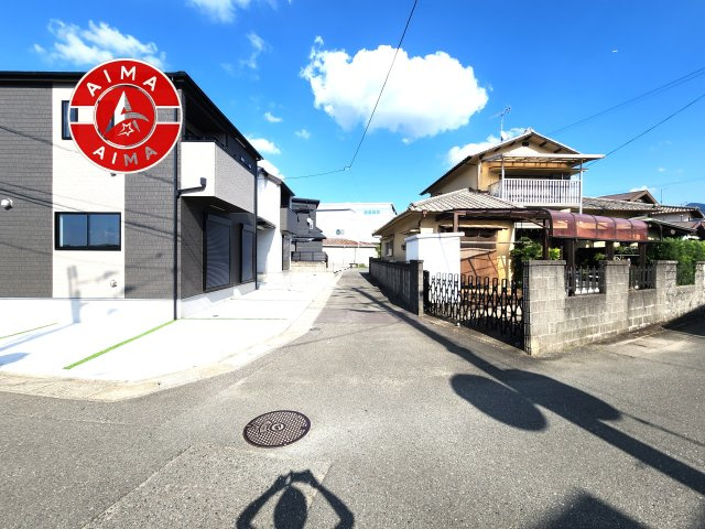糟屋郡宇美町平和2丁目第1-2棟（1号棟）の外観|前面道路含む現地の写真です。
