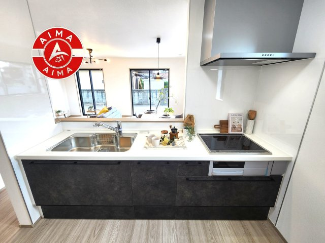 糟屋郡宇美町平和2丁目第1-2棟（A号棟）のキッチン|ご家族を近くに感じられる対面キッチンのLDK。会話もはずみそうですね。