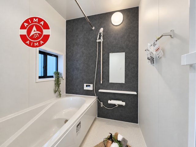 糟屋郡宇美町平和2丁目第1-2棟（2号棟）の浴室|1日の疲れを癒してくれる広々バスルーム。雨の日のお洗濯にも大活躍な浴室乾燥機付です！