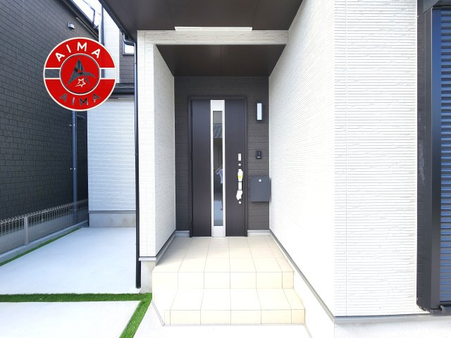 糟屋郡宇美町平和2丁目第1-2棟（2号棟）の玄関|おでかけの時も帰った時も、「我が家」を最初に感じでもらえる素敵な空間に。