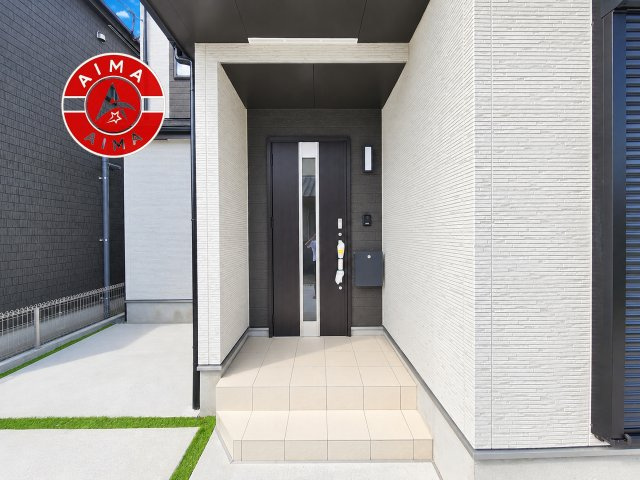 糟屋郡宇美町平和2丁目第1-2棟（B号棟）の玄関|おでかけの時も帰った時も、「我が家」を最初に感じでもらえる素敵な空間に。