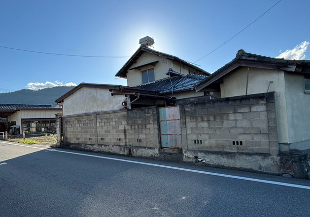 山梨県南アルプス市　土地古民家付きの前面道路含む現地写真