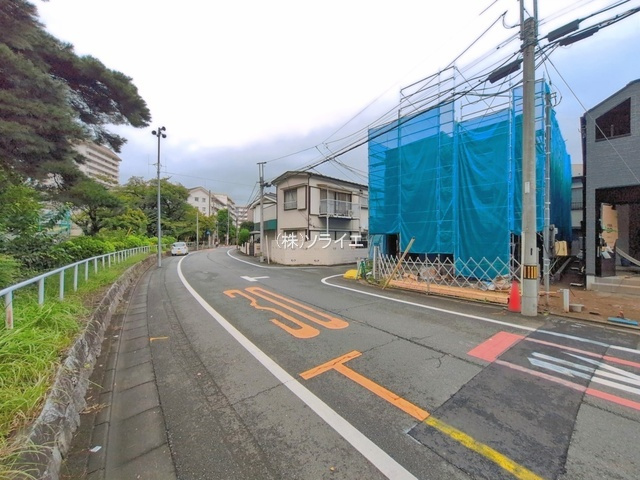 所沢市緑町2丁目　全2棟　新築戸建の前面道路含む現地写真