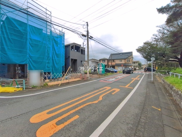 所沢市緑町2丁目　全2棟　新築戸建の前面道路含む現地写真