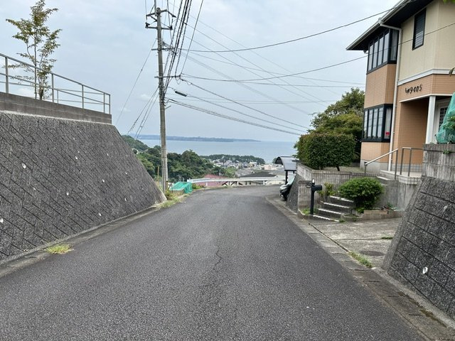 別府市関の江新町の前面道路含む現地写真