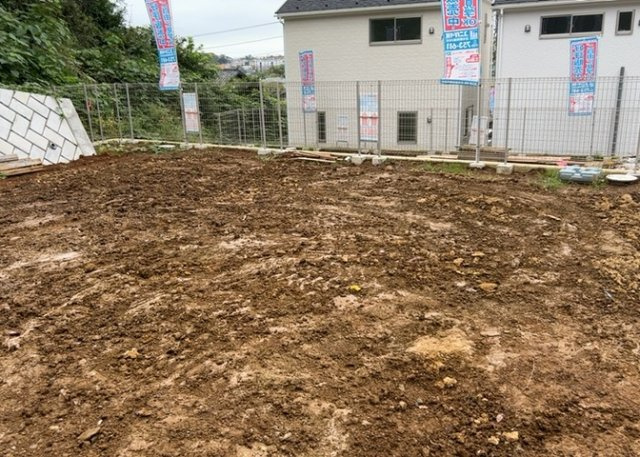 【外観】 | 薬師台新築戸建 | 物件の詳細については、現地を見てわかること以外に、役所や法務局などで調べないとわからないことがあります。そのため、現地に行く場合は、もしこの物件を買ったらどのような生活ができるかをイメージしましょう。