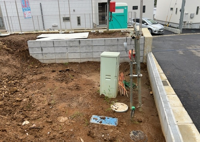 【外観】 | 薬師台新築戸建 | 現在は更地となっています。現地をご見学に行く際は、道路の幅や周辺の交通量、施設などをご確認頂くことをおすすめします！ある程度イメージをつけたいという場合は、同売主の施工事例や完成パースもお見せします。
