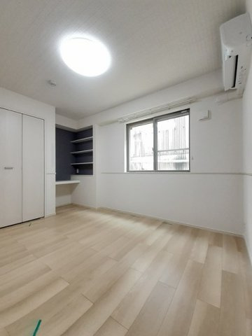 アット横小路の内装