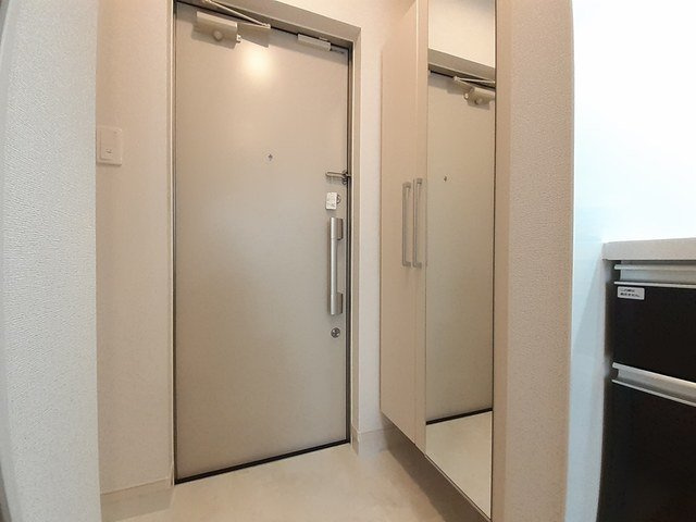 シャルマン昭和町の玄関