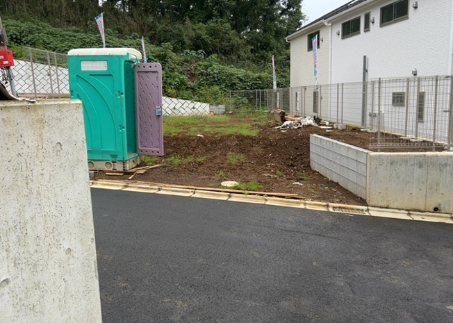 【展望】 | 薬師台新築戸建 | 眺望を気にして物件を探す場合、前面に建物が建っていないか現地で確認しましょう！前面に建物があると景色はもちろん、日当たりや風通しにも影響が出てきます。住んだ時のことを想像しながら現地見学をしましょう。