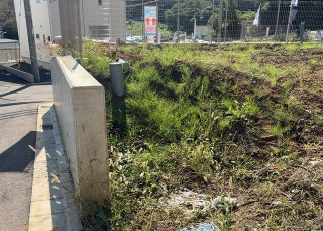 【庭】 | 薬師台新築戸建 | 庭があることでガーデニングや家庭菜園はもちろん、こどもの遊び場やペットを放して遊ぶことができます。また、家の周囲に余裕があるということです。隣地との間があれば、十分な日当たりと、風通しが確保できます。
