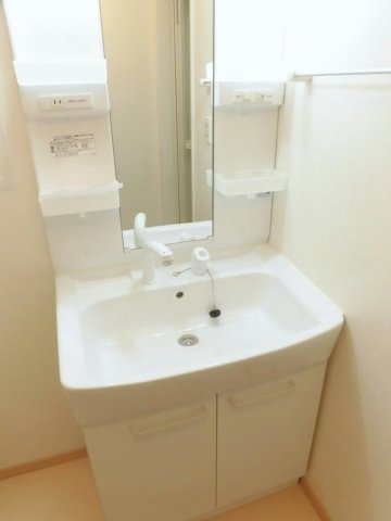 【洗面所】 | ロイヤルモーメントⅠ | 忙しい朝には欠かせない洗面所です