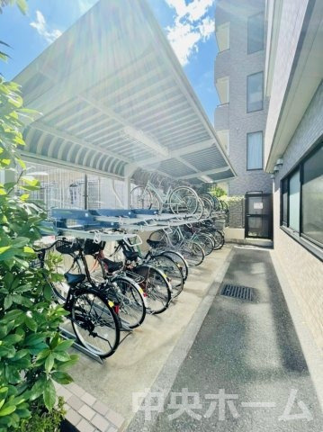 ライオンズマンション金町水元公園の駐輪場|【自転車置き場】最新の空き状況や費用などの詳細は担当スタッフまでお問い合わせください。