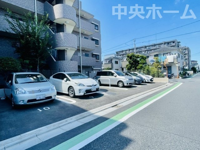ライオンズマンション金町水元公園の駐車場|【敷地内駐車場】最新の空き状況や費用などの詳細は担当スタッフまでお問い合わせください。