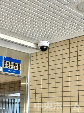 ライオンズマンション金町水元公園の防犯設備|【防犯カメラ】何かあった時の大事な証拠になることももちろんなりますが、防犯というくらいですので大事なのは防犯カメラがあることによって抑止力につながることですよね。