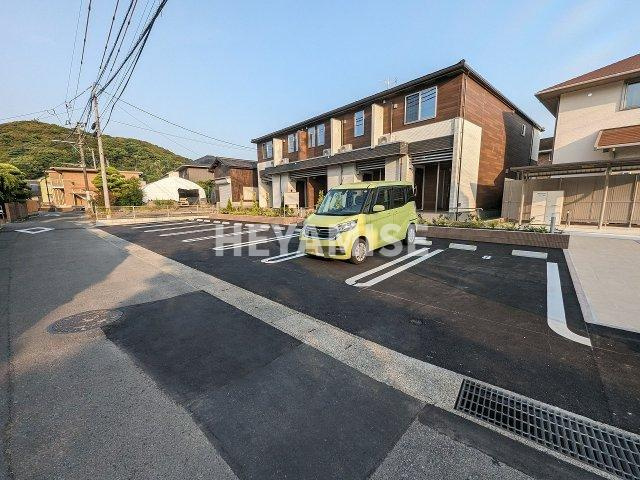 スカイ　フラワーの駐車場