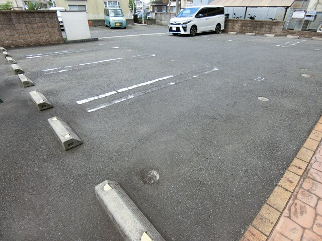 【駐車場】 | エムズ　フォレスタ