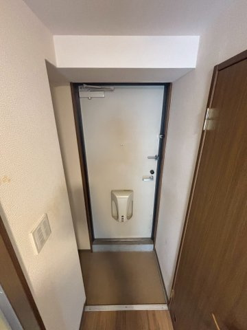 ドエル堀江南の玄関