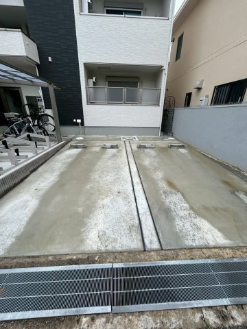 コスモガーデン光明町の駐車場
