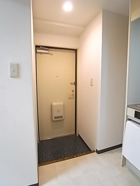 新井マンションの玄関