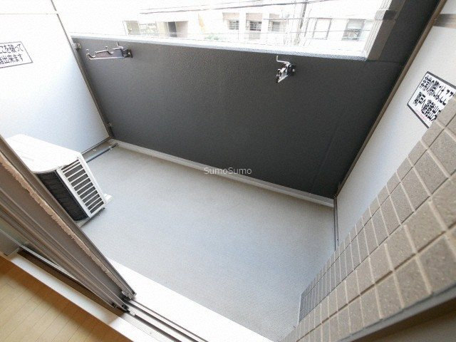 アーバネックス大阪城WESTのバルコニー