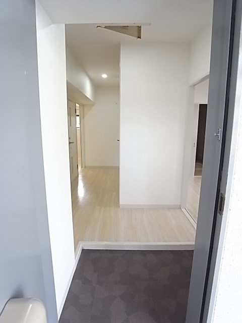 アーベイン塚口の玄関