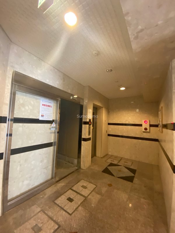 YAHATA西長堀のロビー|建物の内部です
