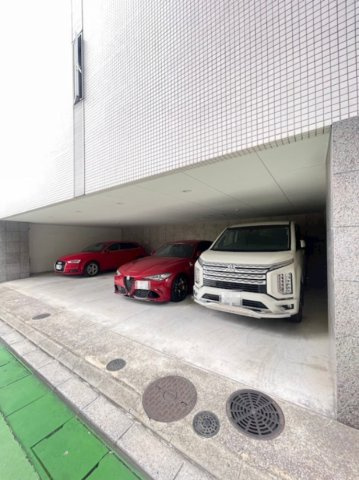 大手門フラットの駐車場