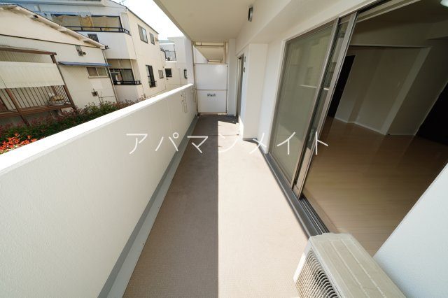 【バルコニー】 | アイディーコート上永谷 | 暖かな日差しのふりそそぐバルコニー