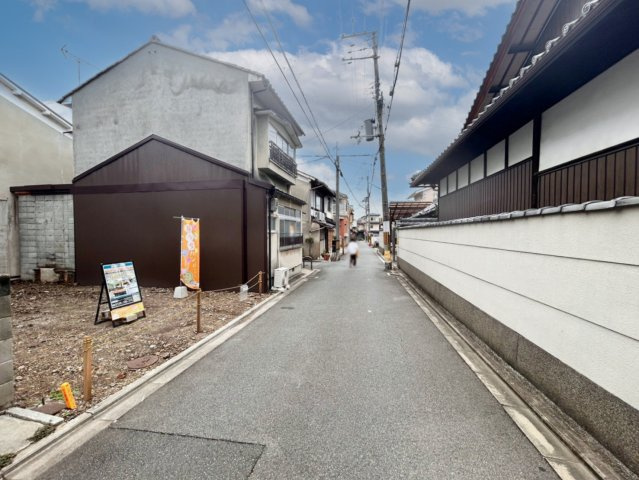鳳瑞町　建築条件無し土地の前面道路含む現地写真