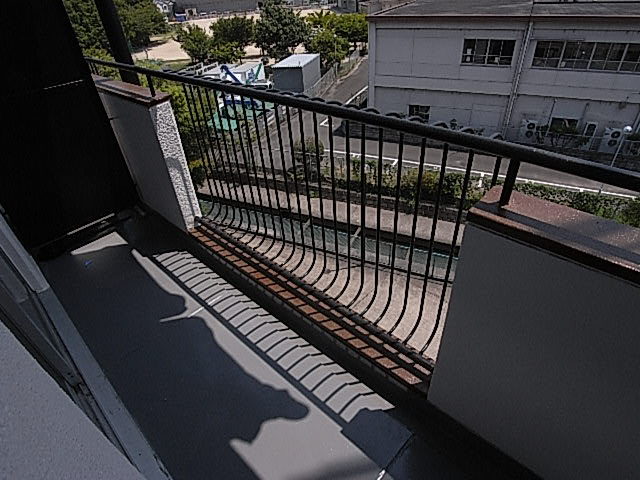 寝屋川スカイハイツのバルコニー