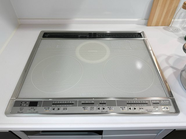 安芸区中野2丁目 No.3のキッチン|IHクッキングヒーター☆
火が出ないために安全性も高いと考えられます。 さらに、安定した加熱管理制御が容易に行えるため、素材を均一に加熱する料理やスープなどの液体の加熱に適しています♪