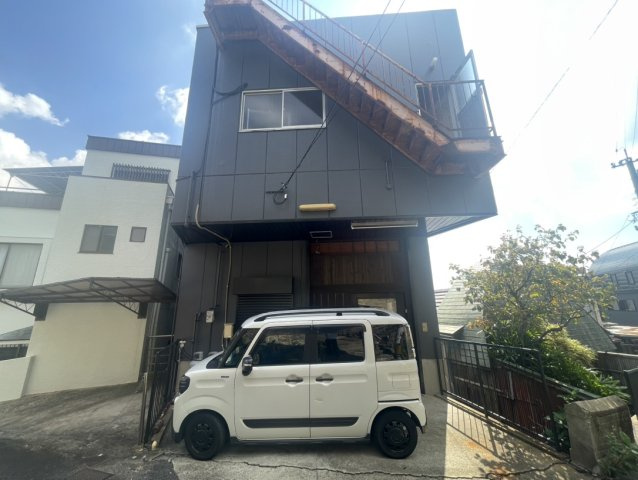 島地町ビルの駐車場