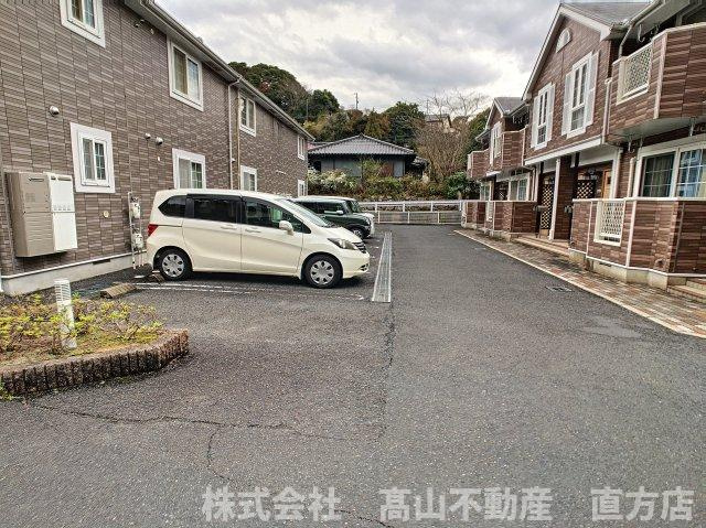 直方市大字山部のアパートの駐車場