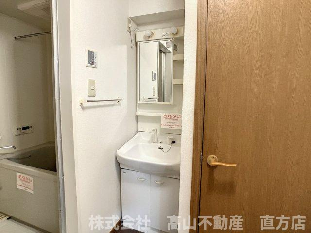 直方市大字山部のアパートの洗面所