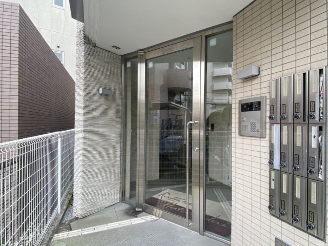 ラフィネ旗の台のエントランス|建物の内部です