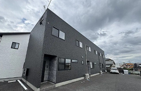 FLOW津福駅前の駐車場|敷地内に駐車場がございます