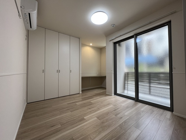アイコニックエビスマルラニの居間・リビング|★明るいフローリングの角部屋です★