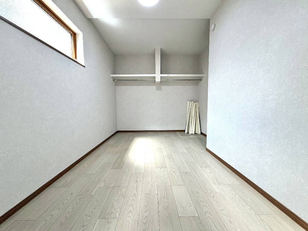 小平市大沼町２丁目　新築一戸建　西武新宿線　小平の収納|各部屋の収納をオープンクローゼットにすることで、視覚的な広さも感じられます。