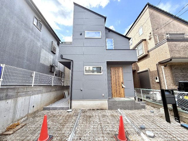 小平市大沼町２丁目　新築一戸建　西武新宿線　小平の外観|現地外観でございます。
外構工事完了時に宅配BOXも設置されます。