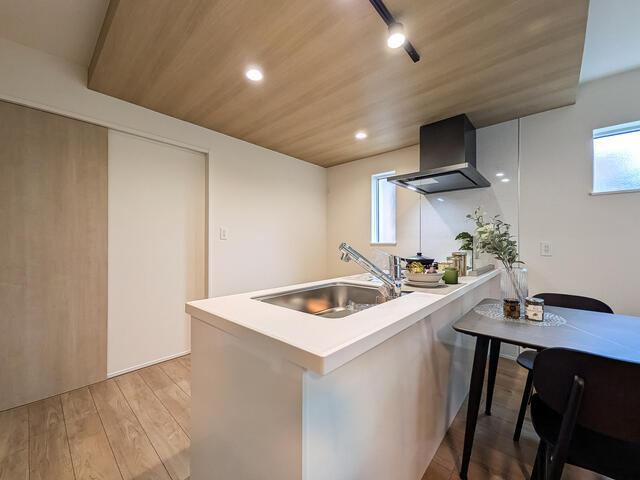 福岡市博多区新和町２丁目の新築一戸建のキッチン